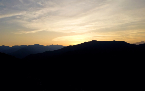 Ubaga al tramonto: uno scorcio di bellezza autentica nell’Alta Valle Arroscia