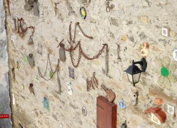 Gavenola Antichi Attrezzi Da Lavoro Su Muro