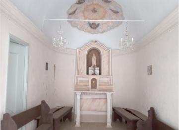 Leverone Cappella Madonna Pellegrina Altare1